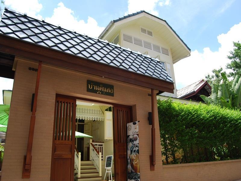 Hostel Baan Dinso Bangkok Exterior foto
