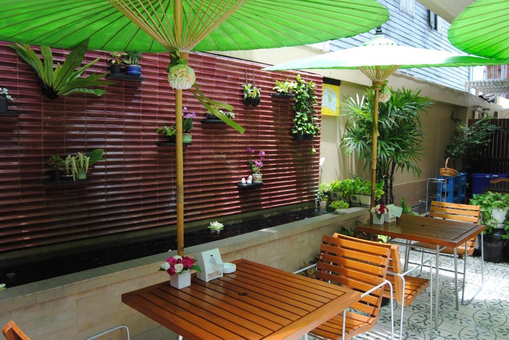 Hostel Baan Dinso Bangkok Exterior foto