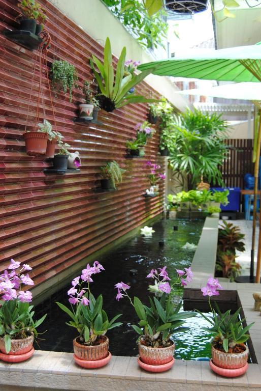 Hostel Baan Dinso Bangkok Exterior foto