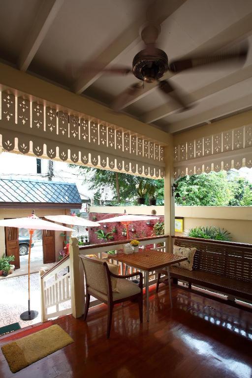 Hostel Baan Dinso Bangkok Exterior foto